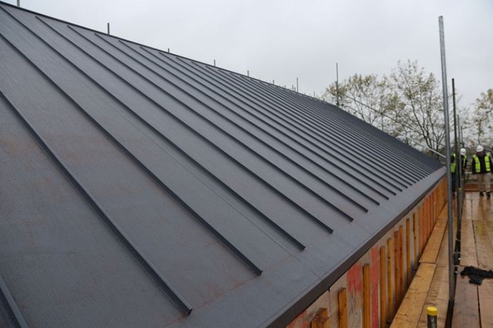 什么是彩钢屋面除锈翻新施工